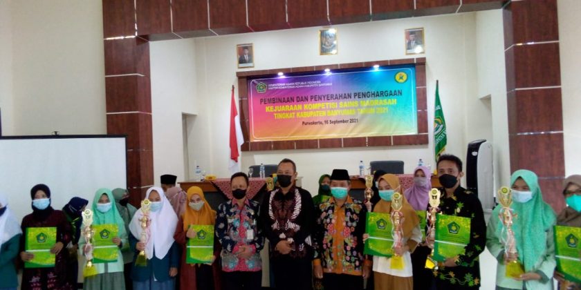Penyerahan Hadiah Juara KSM Tingkat Kabupaten Banyumas oleh Kantor Kementerian Agama Kabupaten Banyumas