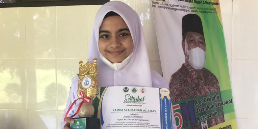 SISWI MAN 2 BANYUMAS RAIH JUARA 3 KHITOBAH TK.SMA/MA SE-BARLINGMASCAKEB