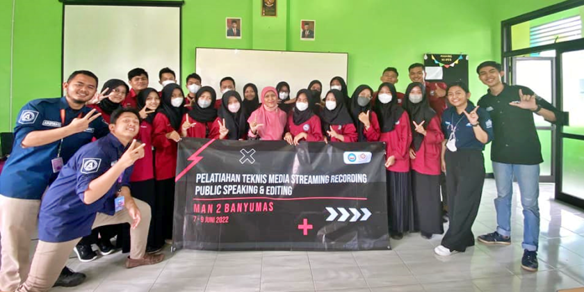 Pelatihan Teknis Media Streaming Recording, Public Speaking, dan Editing MAN 2 Banyumas