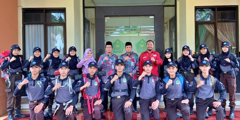 Menuju Petualangan Penuh Patriotisme: Peserta Pengembaraan Penegak Laksana Siap Melangkah!