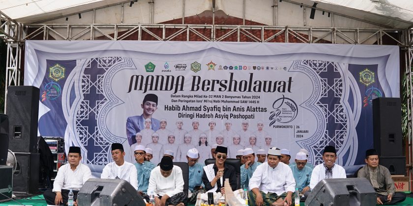 MANDABersholawat Menjelang Puncak Milad Ke-32 MAN 2 Banyumas