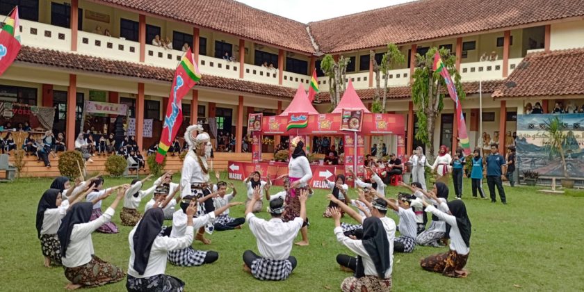 Potret Ragam Budaya di Indonesia pada Gelar Karya P5 dan P2RA MAN 2 Banyumas