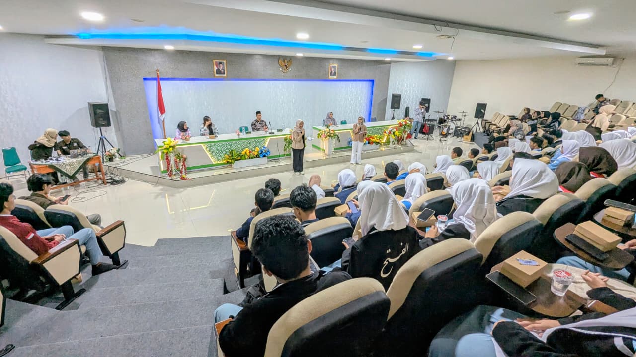 Kolaborasi Strategis: Workshop IC Go to School AMIKOM Purwokerto Kuatkan PR dan Jurnalistik di MAN 2 Banyumas