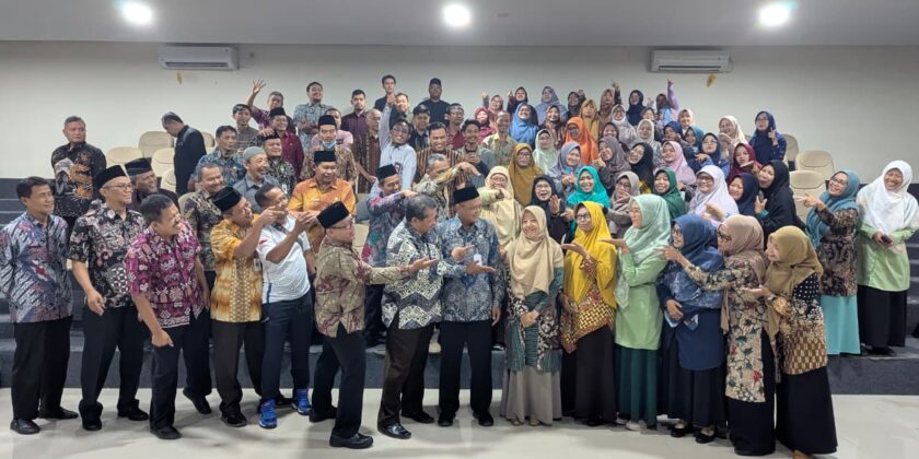Purna Tugas Penuh Khidmat: MAN 2 Banyumas Lepas Dra. Umiati Setelah 31 Tahun 8 Bulan Mengabdi
