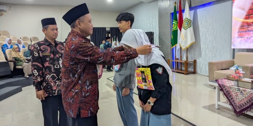 Menumbuhkan Kepemimpinan Global, Kepala MAN 2 Banyumas Resmi Buka LDK OSIM, MPK, dan Ekstrakurikuler Tahun 2026/2027