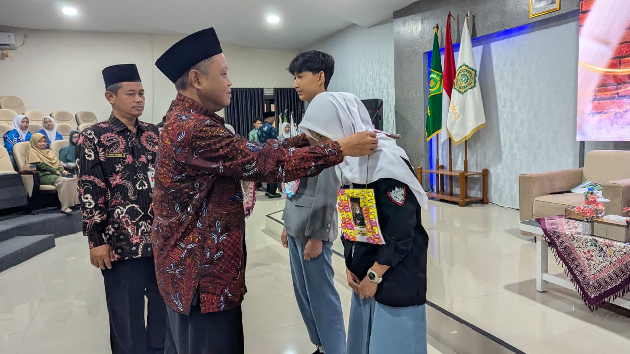 Menumbuhkan Kepemimpinan Global, Kepala MAN 2 Banyumas Resmi Buka LDK OSIM, MPK, dan Ekstrakurikuler Tahun 2026/2027